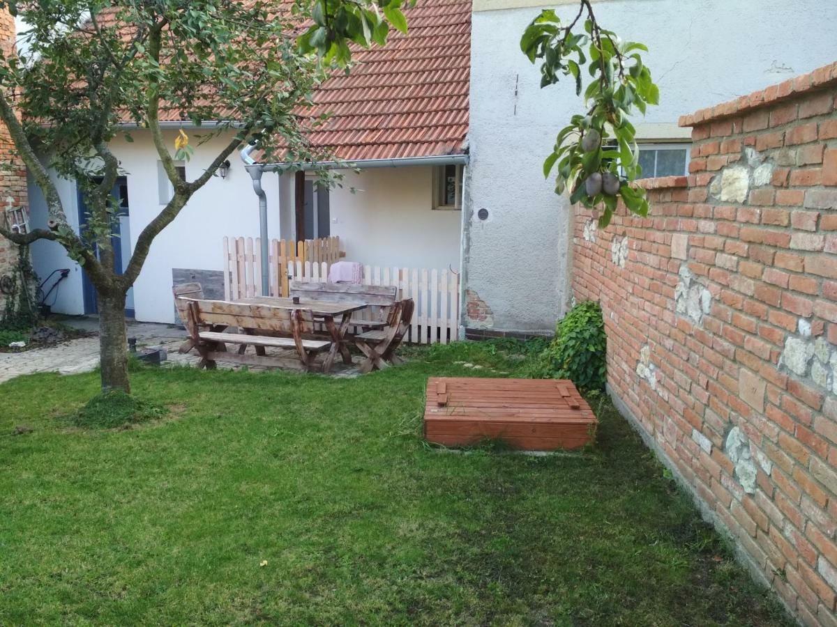 Ubytovani U Lomu Villa Mikulov Exteriör bild